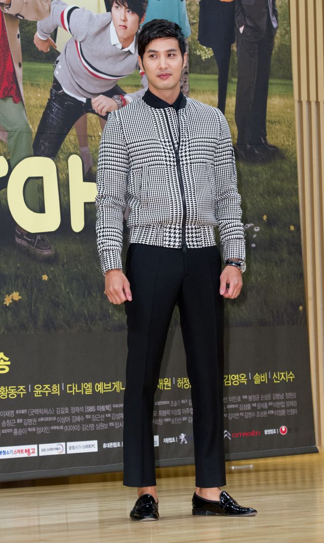 「ワンダフルママ」チョン・ギョウン、イケメンの根拠はすぐに収入を両親に渡すこと＜韓国JPICTURES＞（4枚目）