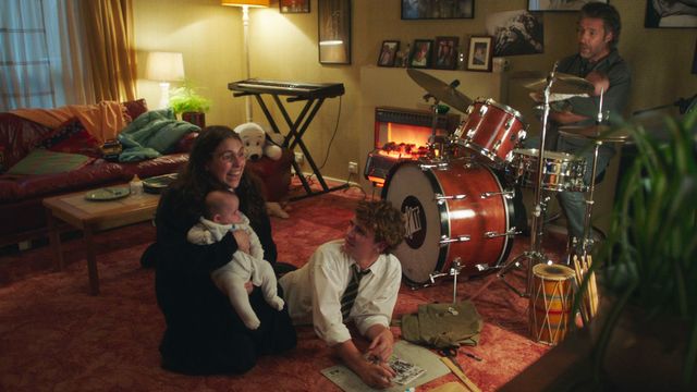 ビーニー・フェルドスタイン主演『ビルド・ア・ガール』場面写真（7枚目）