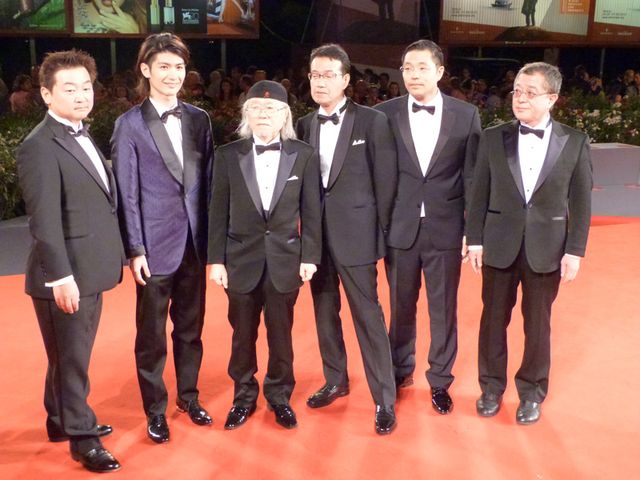 三浦春馬がベネチアのレッドカーペットに登場！フォトギャラリー（6枚目）