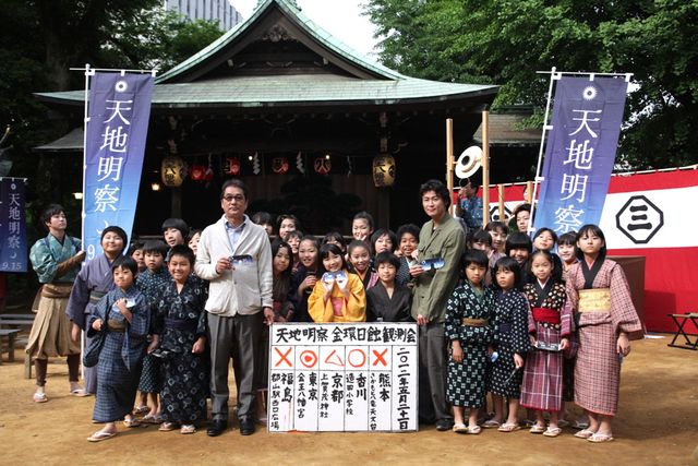 滝田洋二郎監督が金環日食を観察！映画『天地明察』のヒット祈願イベントフォトギャラリー（6枚目）