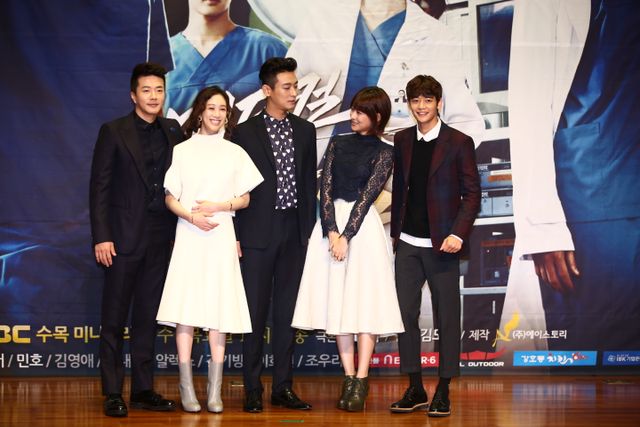 SHINeeミンホも登場！「メディカルトップチーム」製作発表会フォトギャラリー（6枚目）