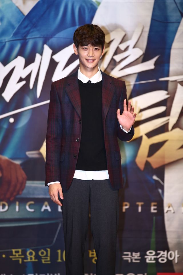 SHINeeミンホも登場！「メディカルトップチーム」製作発表会フォトギャラリー（11枚目）