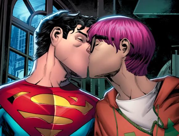 米出版社DCコミックスは11日、漫画「スーパーマン」の最新号で主人公ジョン・ケントがバイセクシュアル（両性愛者）であることが描かれると明らかにした。写真はコミックの1シーンを撮影した動画から