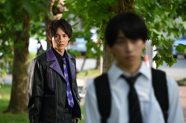 ミナトが出題する錬金術師の試験とは？「仮面ライダーガッチャード」第2話場面カット（5枚目）