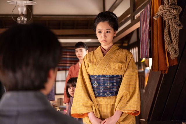 【画像9枚】朝ドラ「風、薫る」バーンズ（エマ・ハワード）が院長（筒井道隆）たちと話して…第55回場面写真（3枚目）