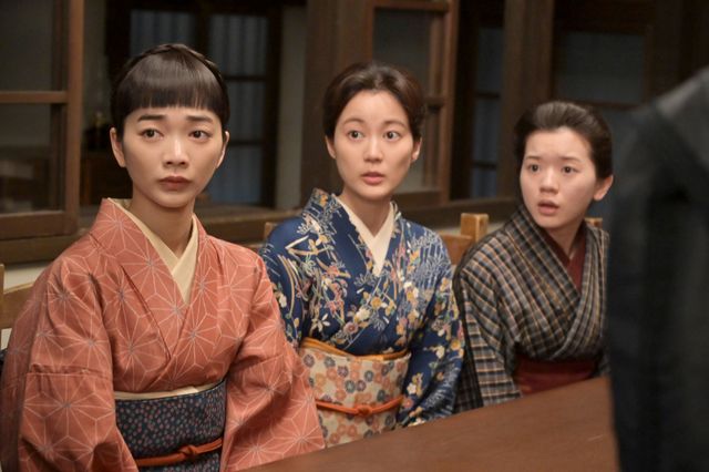 【画像9枚】朝ドラ「風、薫る」バーンズ（エマ・ハワード）が院長（筒井道隆）たちと話して…第55回場面写真（6枚目）