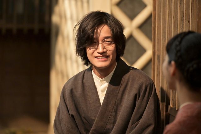 【画像9枚】朝ドラ「風、薫る」バーンズ（エマ・ハワード）が院長（筒井道隆）たちと話して…第55回場面写真（8枚目）