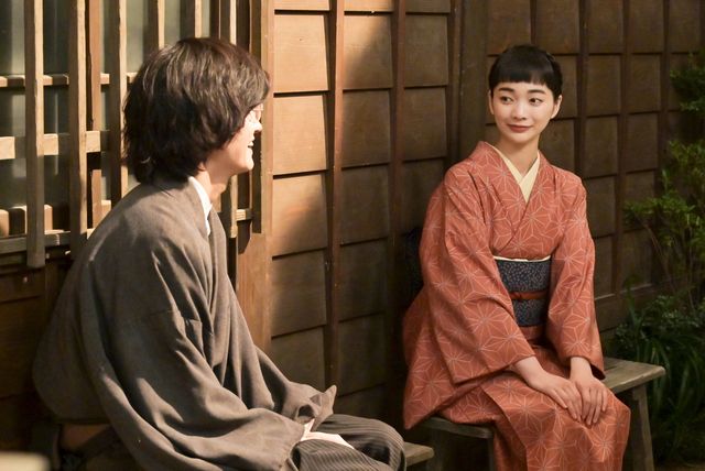 【画像9枚】朝ドラ「風、薫る」バーンズ（エマ・ハワード）が院長（筒井道隆）たちと話して…第55回場面写真（9枚目）