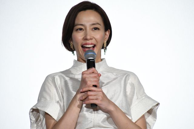 田中圭、芦田愛菜＆木村佳乃と『ゴジラ』ポーズ！（4枚目）