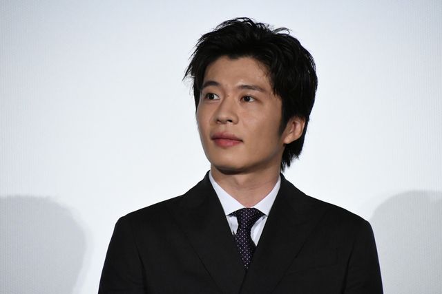 田中圭、芦田愛菜＆木村佳乃と『ゴジラ』ポーズ！（6枚目）