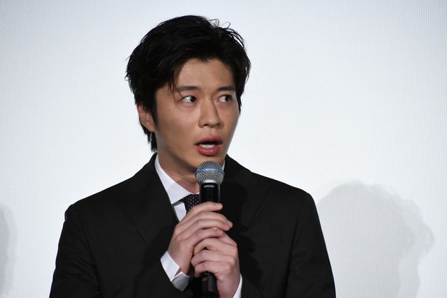 田中圭、芦田愛菜＆木村佳乃と『ゴジラ』ポーズ！（8枚目）