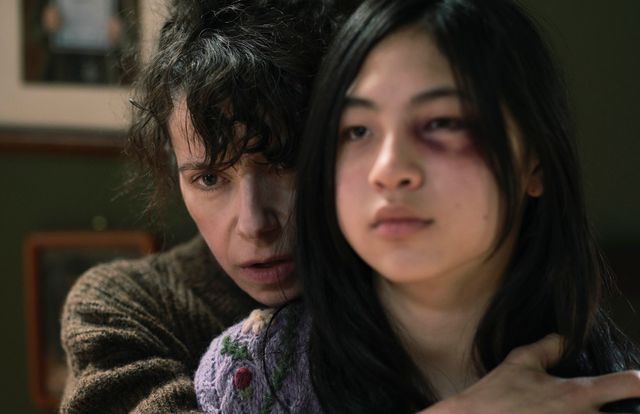 『ブリング・ハー・バック』のサリー・ホーキンスとソラ・ウォン