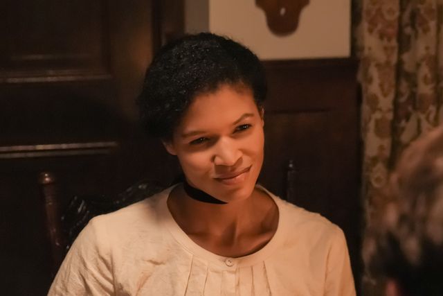 ヘブンの最初の妻・マーサ役のミーシャ・ブルックス