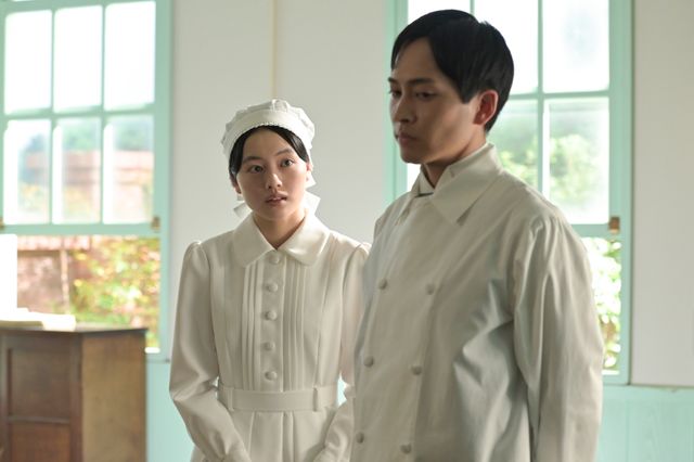 【画像6枚】朝ドラ「風、薫る」直美（上坂樹里）がりん（見上愛）の手を取って…第73回場面写真（3枚目）