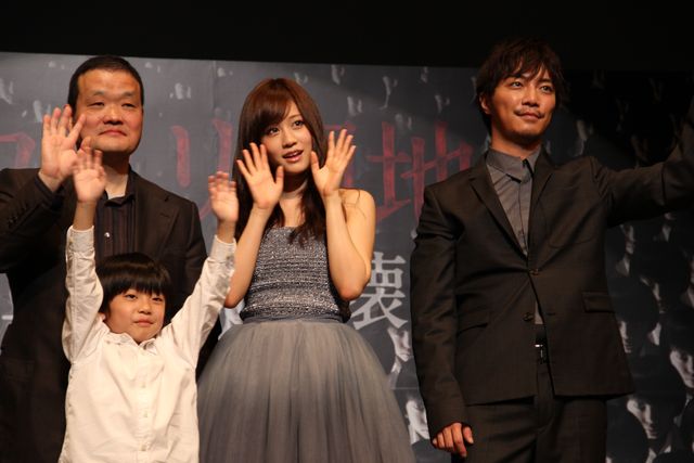 前田敦子、サプライズにビックリでホラー主演女優らしからぬ告白「怖いの苦手なんです」　画像ギャラリー（10枚目）