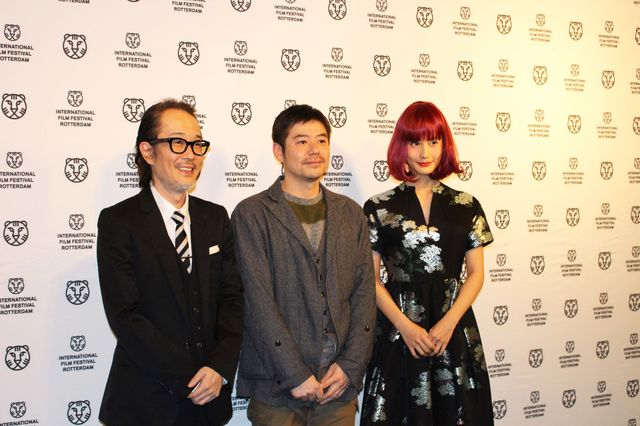 橋本愛、赤髪ウイッグ姿がかわいい！ロッテルダム映画祭フォトギャラリー（2枚目）