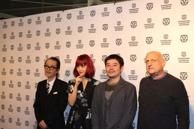 橋本愛、赤髪ウイッグ姿がかわいい！ロッテルダム映画祭フォトギャラリー（7枚目）