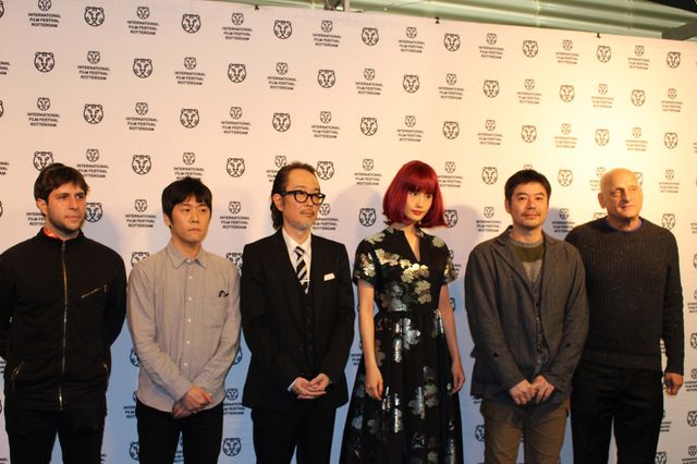 橋本愛、赤髪ウイッグ姿がかわいい！ロッテルダム映画祭フォトギャラリー（8枚目）