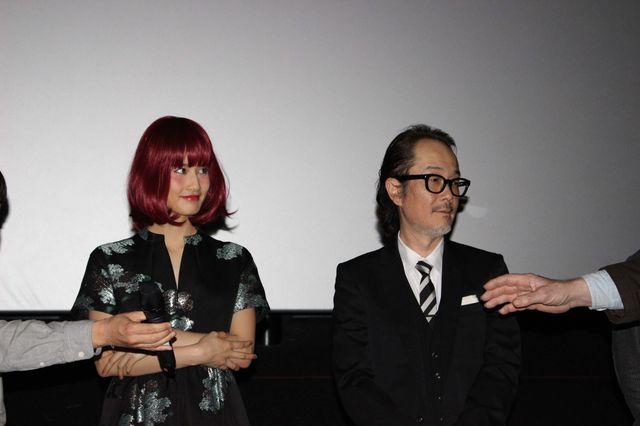 橋本愛、赤髪ウイッグ姿がかわいい！ロッテルダム映画祭フォトギャラリー（9枚目）