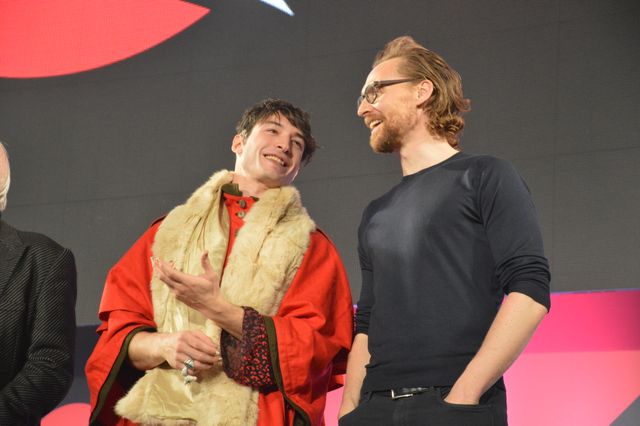 お茶目なエズラ・ミラー、東京コミコンで暴走！（4枚目）