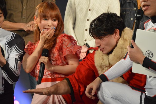 お茶目なエズラ・ミラー、東京コミコンで暴走！（13枚目）