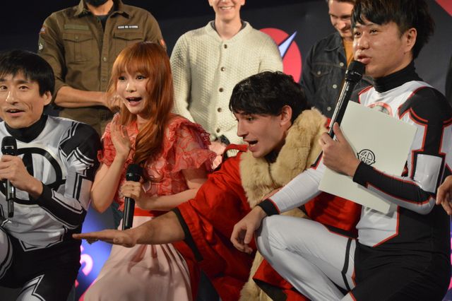 お茶目なエズラ・ミラー、東京コミコンで暴走！（14枚目）