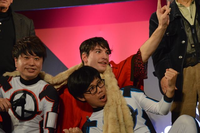 お茶目なエズラ・ミラー、東京コミコンで暴走！（21枚目）