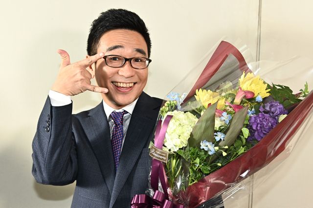 田中圭「キワドい2人 -K2- 池袋署刑事課神崎・黒木」クランクアップに笑顔！（3枚目）