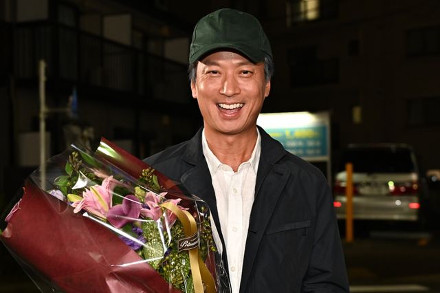 田中圭「キワドい2人 -K2- 池袋署刑事課神崎・黒木」クランクアップに笑顔！（4枚目）