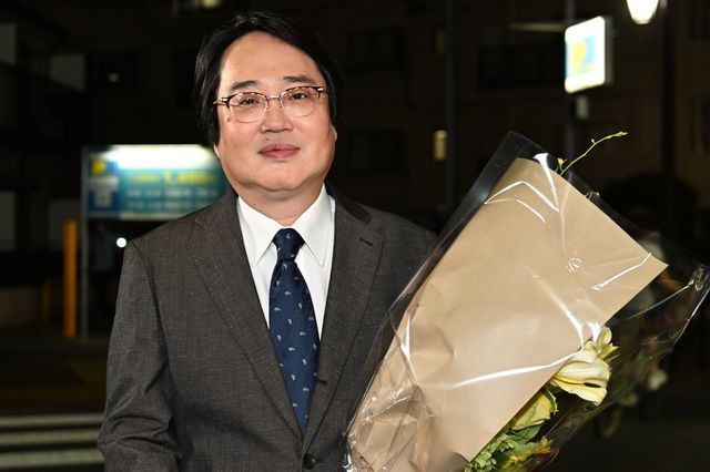 田中圭「キワドい2人 -K2- 池袋署刑事課神崎・黒木」クランクアップに笑顔！（5枚目）