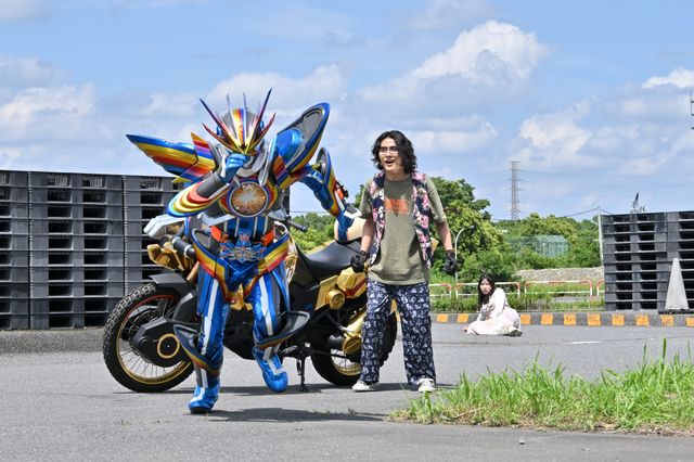 聖の救出を託された加治木！「仮面ライダーガッチャード」第45話場面カット（4枚目）