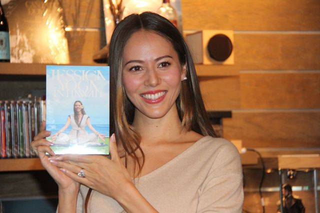 道端ジェシカ、ヒールでヨガポーズ！ヨガDVD発売記念イベント（6枚目）