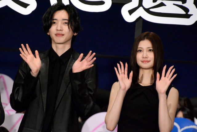 道枝駿佑＆めるる、中継カメラに神サービス！映画『君が最後に遺した歌』初日舞台あいさつ（6枚目）