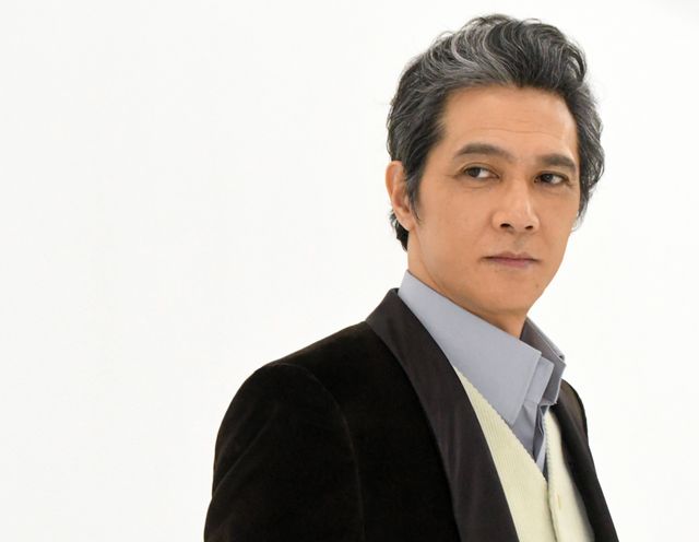 ダンディーなほほ笑みに…【加藤雅也インタビューカット集】（2枚目）