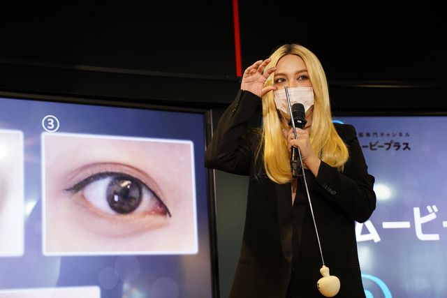 ざわちん、ものまねメイクでマーゴット・ロビーに変身（2枚目）