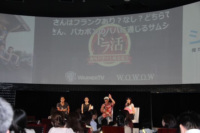 人気声優・坂本真綾、ビール片手にごあいさつ！フォトギャラリー（4枚目）