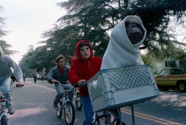 BMXは日本の自転車メーカーKUWAHARAのもの - 映画『E.T.』より