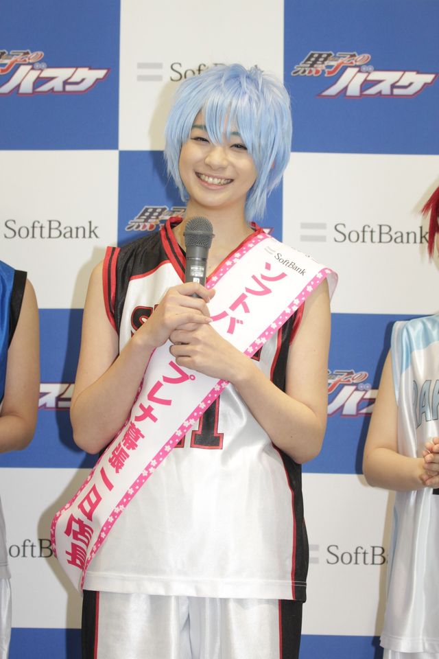 足立梨花「黒子のバスケ」男装コスプレで一日店長（2枚目）