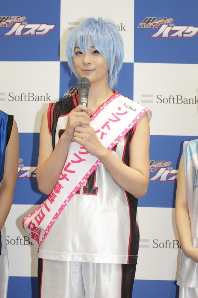 足立梨花「黒子のバスケ」男装コスプレで一日店長（3枚目）