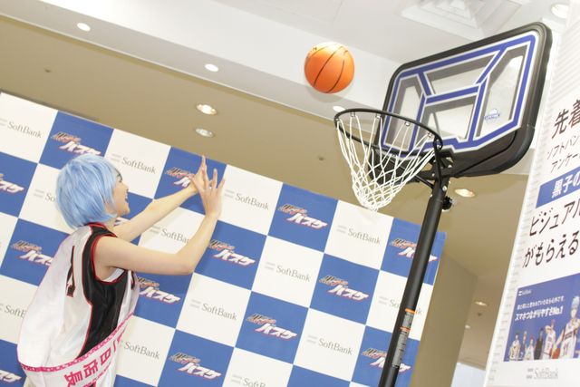 足立梨花「黒子のバスケ」男装コスプレで一日店長（6枚目）