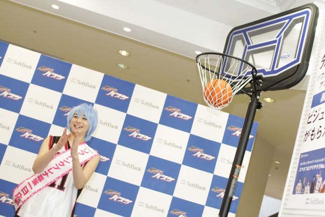 足立梨花「黒子のバスケ」男装コスプレで一日店長（7枚目）