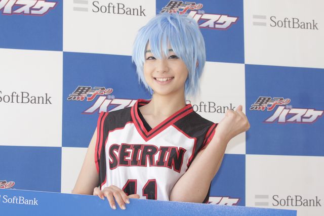足立梨花「黒子のバスケ」男装コスプレで一日店長（9枚目）