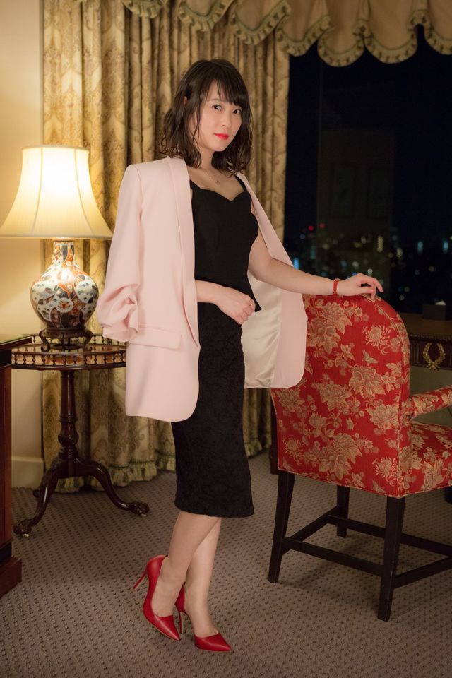 北乃きい、セクシー秘書ルックで悩殺！（3枚目）