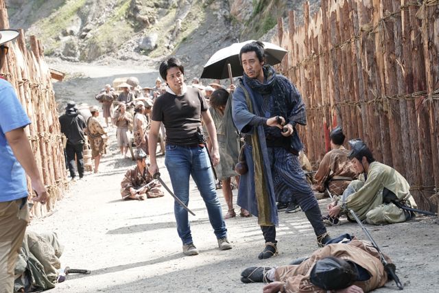 『室町無頼』大泉洋、長尾謙杜、堤真一らメイキング＜5枚＞：フォトギャラリー