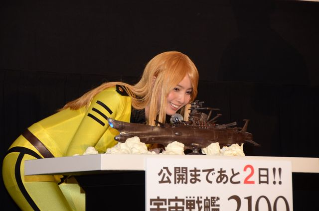 加藤夏希、セクシー森雪コスプレを披露！フォトギャラリー（6枚目）