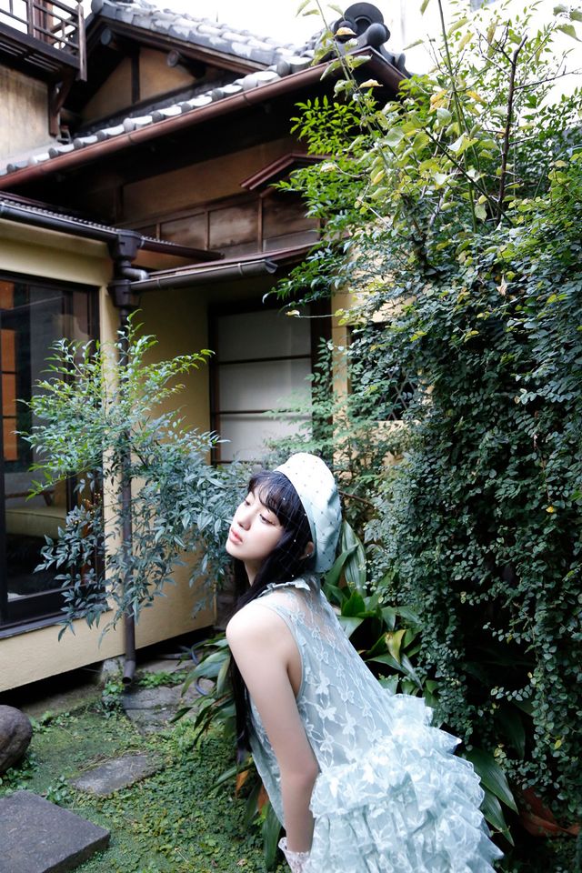 鶴嶋乃愛の美脚にドキッ！「鶴嶋乃愛カレンダーブック 2021.04-2022.03」（2枚目）