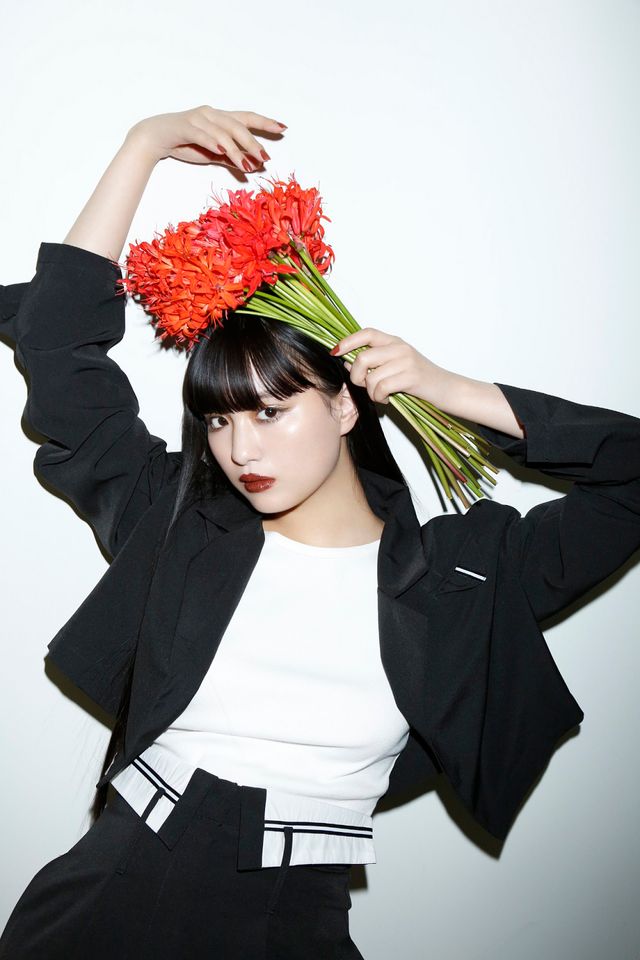 鶴嶋乃愛の美脚にドキッ！「鶴嶋乃愛カレンダーブック 2021.04-2022.03」（4枚目）