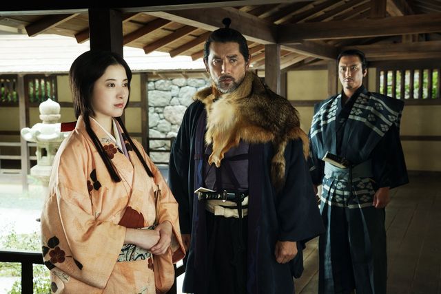 荒木村重（本木雅弘）と黒田官兵衛（菅田将暉）が睨み合う…『黒牢城』場面写真＜9枚＞（3枚目）