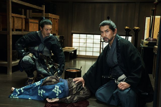 荒木村重（本木雅弘）と黒田官兵衛（菅田将暉）が睨み合う…『黒牢城』場面写真＜9枚＞（4枚目）