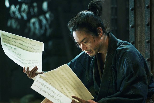 荒木村重（本木雅弘）と黒田官兵衛（菅田将暉）が睨み合う…『黒牢城』場面写真＜9枚＞（5枚目）